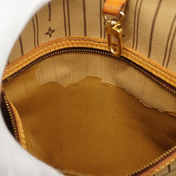 Louis Vuitton Monogram Neverfull MM Tote Bag - Picture 6 of 13